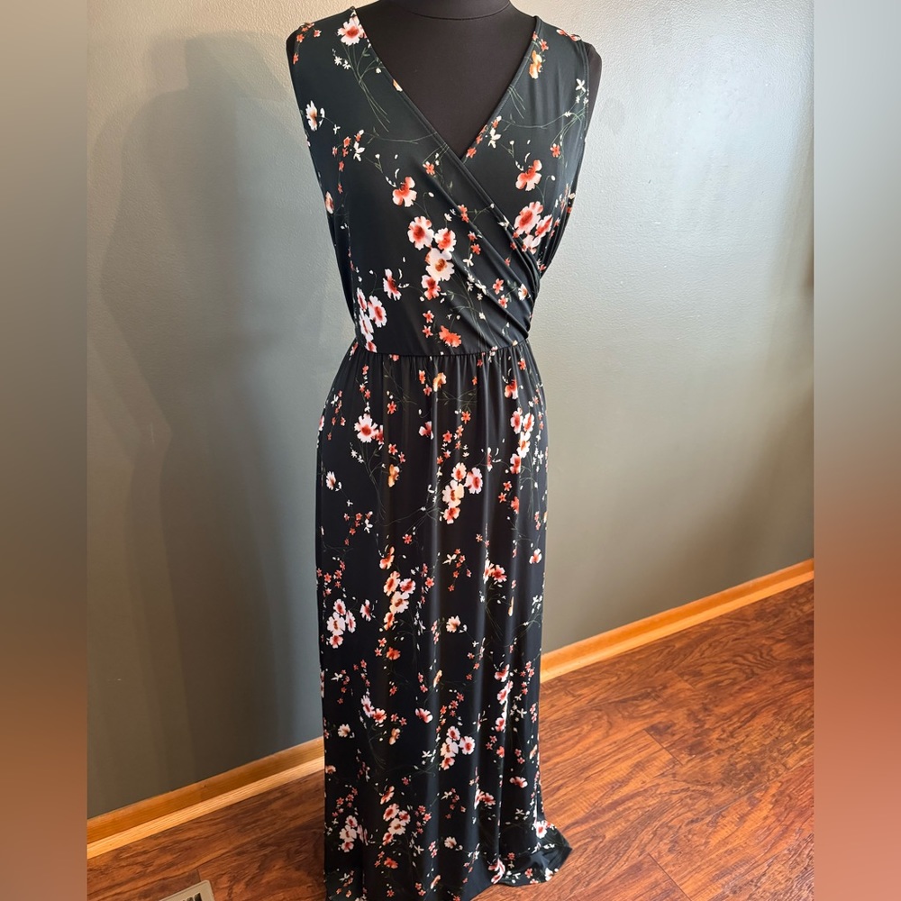 Kaleigh Ayeesha Keyhole Back Green Floral Maxi Dress